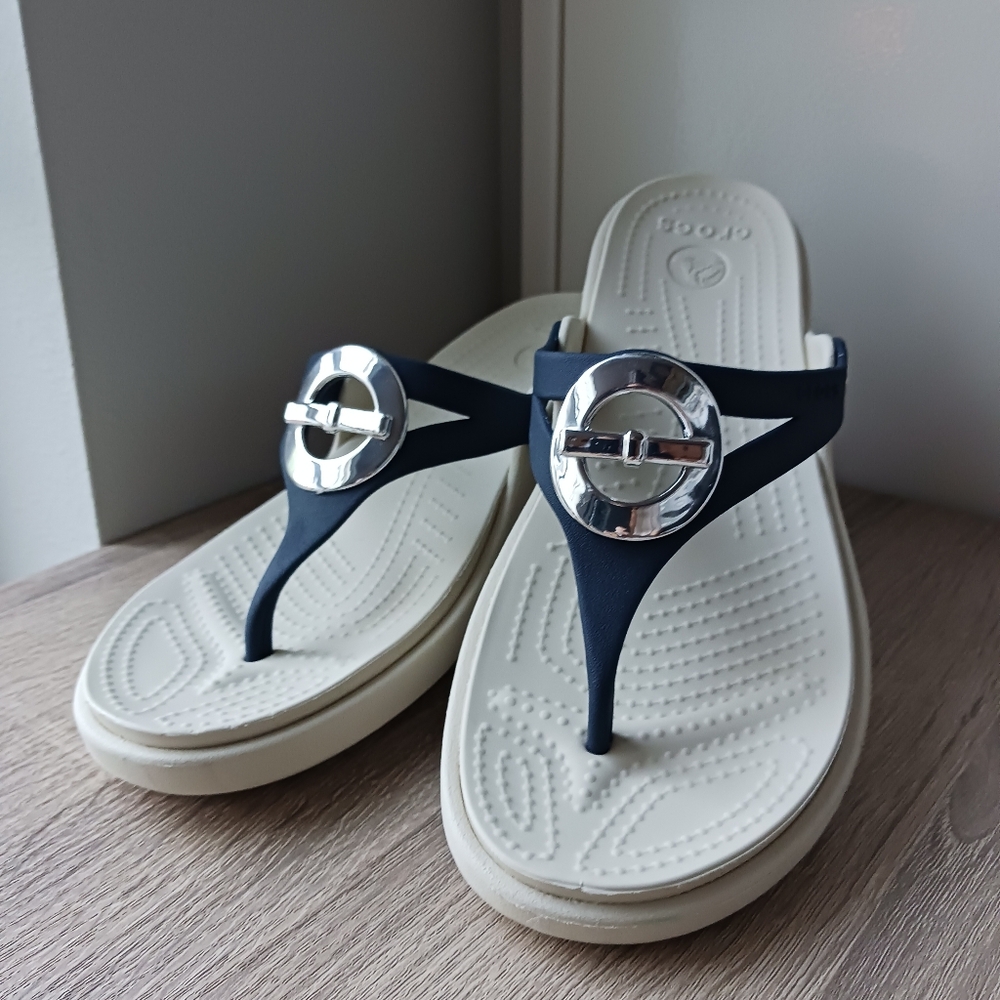 🌷 Crocs Sanrah Wedge Flip Flop Sandals - Picture 2 of 16